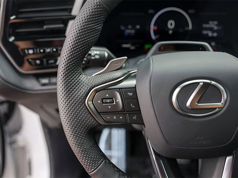 Used 2026 Lexus TX 500h AWD w/ Technology Package image 17