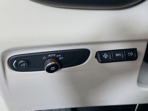 Used 2023 Buick Envision Avenir AWD/4WD image 10