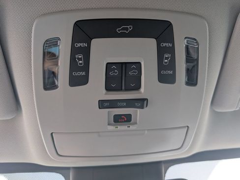 New 2026 Toyota Sienna XLE FWD image 11