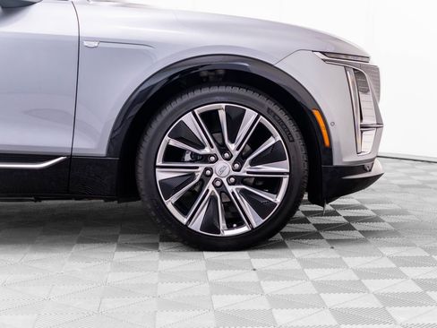 Certified 2025 Cadillac Lyriq Luxury w/ LPO, Floor Liner Package AWD/4WD image 41