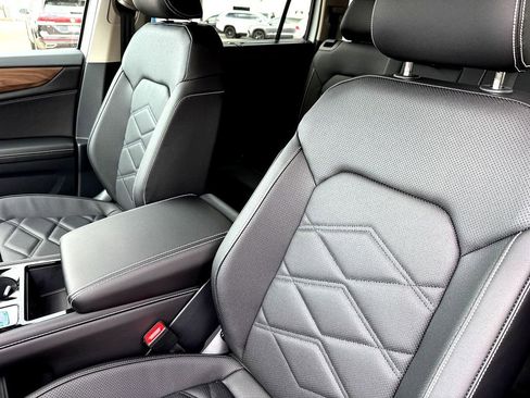 New 2026 Volkswagen Atlas SE FWD image 11