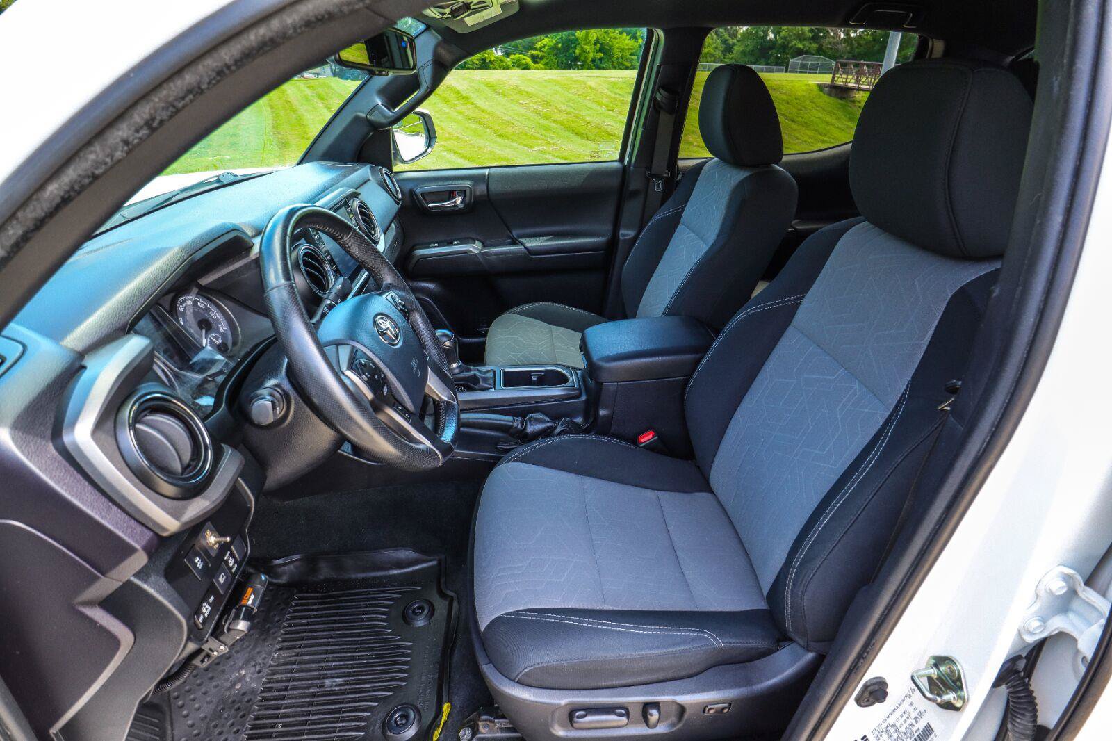 Used 2020 Toyota Tacoma TRD Off-Road AWD/4WD image 38