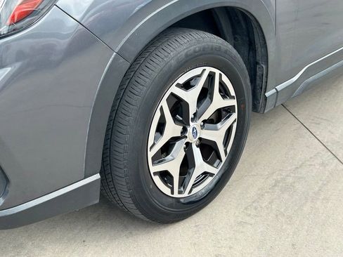 Used 2020 Subaru Forester Premium image 9