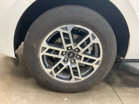 Used 2025 Ford Expedition Active AWD/4WD image 19