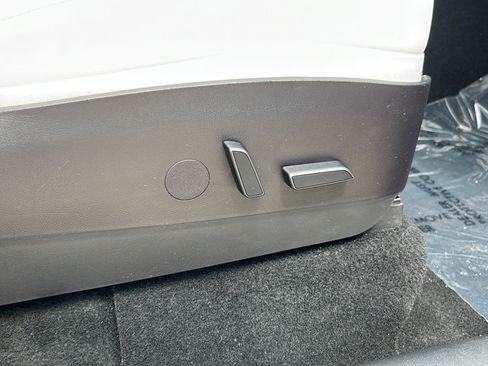 Used 2021 Tesla Model Y Long Range AWD/4WD image 21