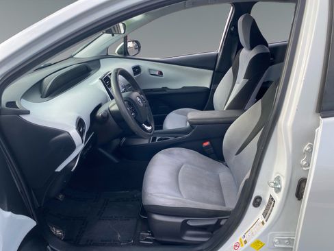 Used 2022 Toyota Prius LE FWD image 9