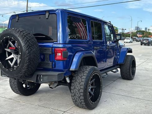 Used 2018 Jeep Wrangler Unlimited Sahara AWD/4WD image 14