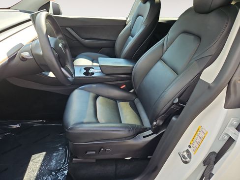 Used 2022 Tesla Model Y Long Range AWD/4WD image 9