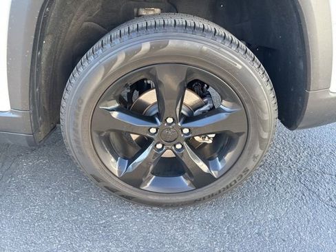 Used 2024 Jeep Grand Cherokee Limited w/ Luxury Tech Group II AWD/4WD image 7