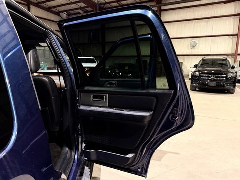 Used 2015 Ford Expedition XLT w/ Equipment Group 201A RWD image 20