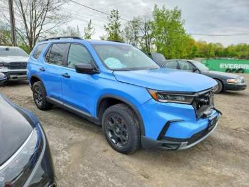 Used 2025 Honda Pilot TrailSport image 1