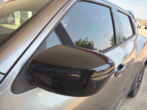 Used 2015 Nissan Juke S FWD image 4