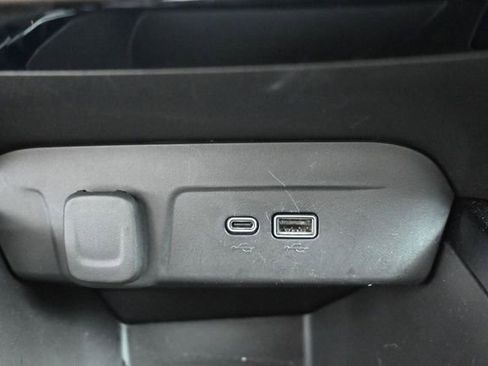 Used 2025 Chevrolet Trax LT FWD image 20