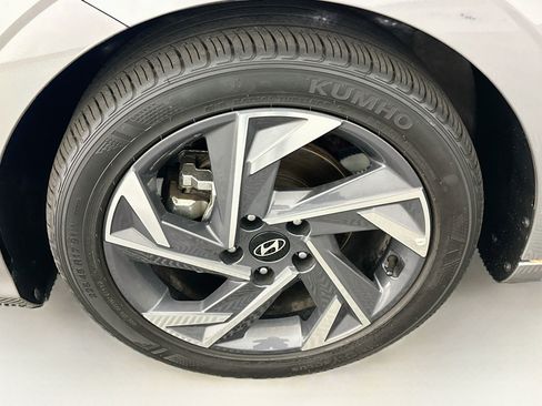 Used 2025 Hyundai Elantra Sport FWD image 11