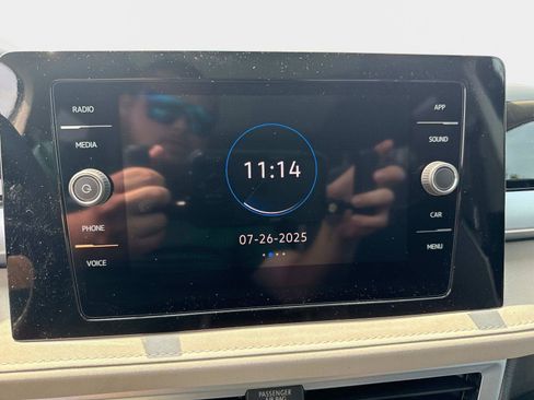 New 2025 Volkswagen Taos SE image 20