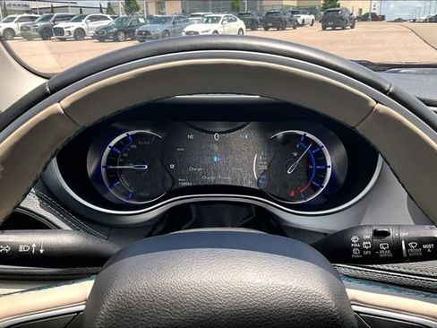 Used 2018 Chrysler Pacifica Limited FWD image 20