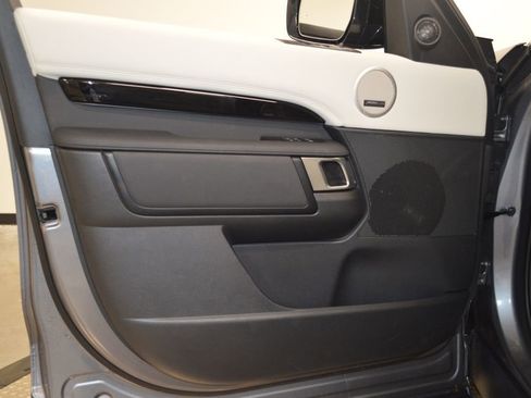 Certified 2025 Land Rover Discovery S AWD/4WD image 17