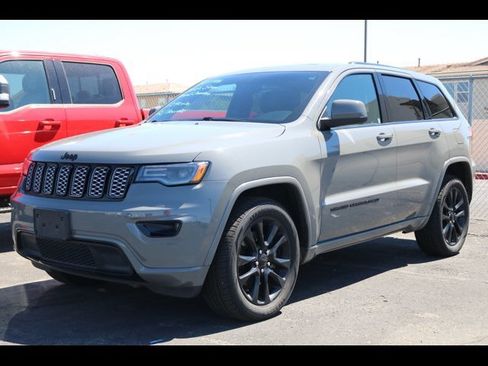 Used 2022 Jeep Grand Cherokee Laredo X AWD/4WD image 2