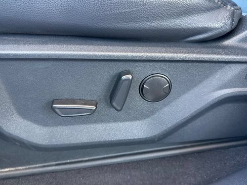Used 2025 Ford F150 Lariat AWD/4WD image 19