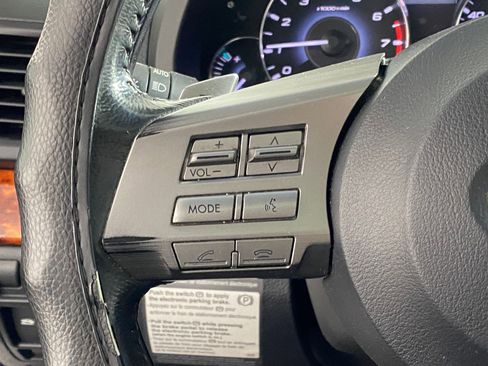 Used 2011 Subaru Outback 2.5i Limited image 18