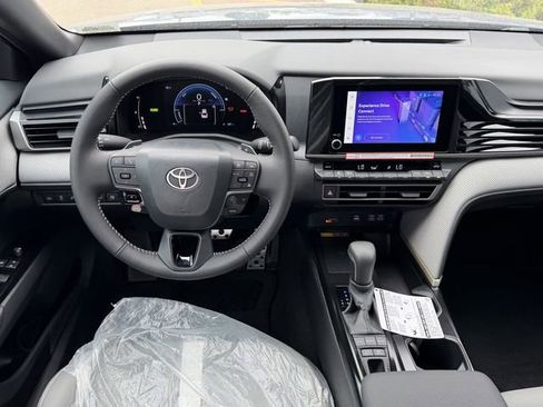 Used 2026 Toyota Camry SE image 9
