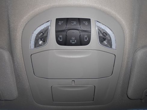 Used 2024 Chrysler Pacifica Touring-L FWD image 24