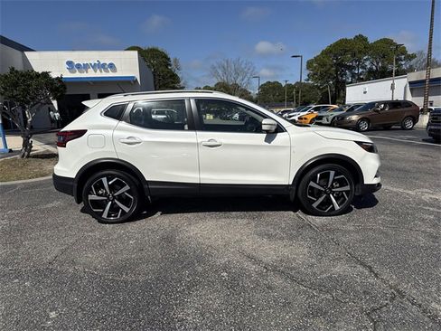 Used 2022 Nissan Rogue Sport SL w/ Premium Package image 4