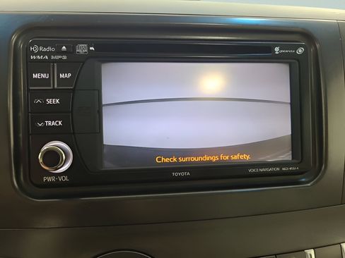 Used 2014 Toyota Sienna XLE w/ Entertainment Package FWD image 36