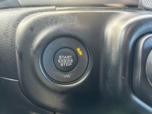 Used 2020 Jeep Gladiator Sport w/ Quick Order Package 24S image 3