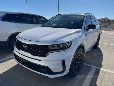Used 2021 Kia Sorento SX image 2