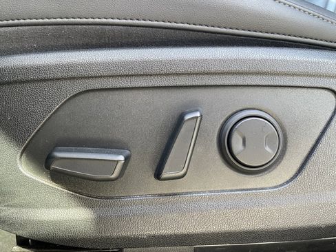 Used 2025 Kia Sorento S image 10