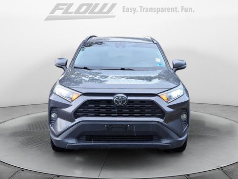 Used 2019 Toyota RAV4 XLE w/ Convenience Package FWD image 3