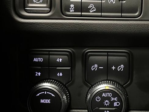 Used 2023 GMC Yukon XL AT4 AWD/4WD image 29