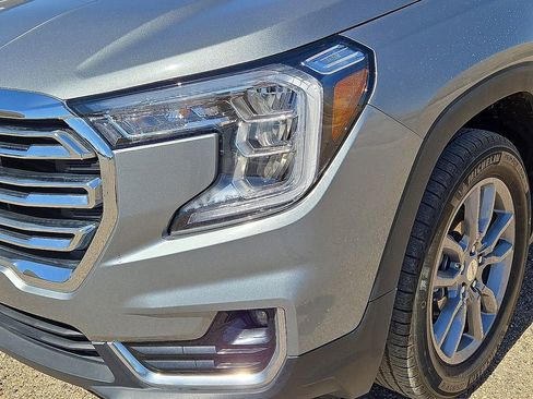 Used 2024 GMC Terrain SLT AWD/4WD image 9
