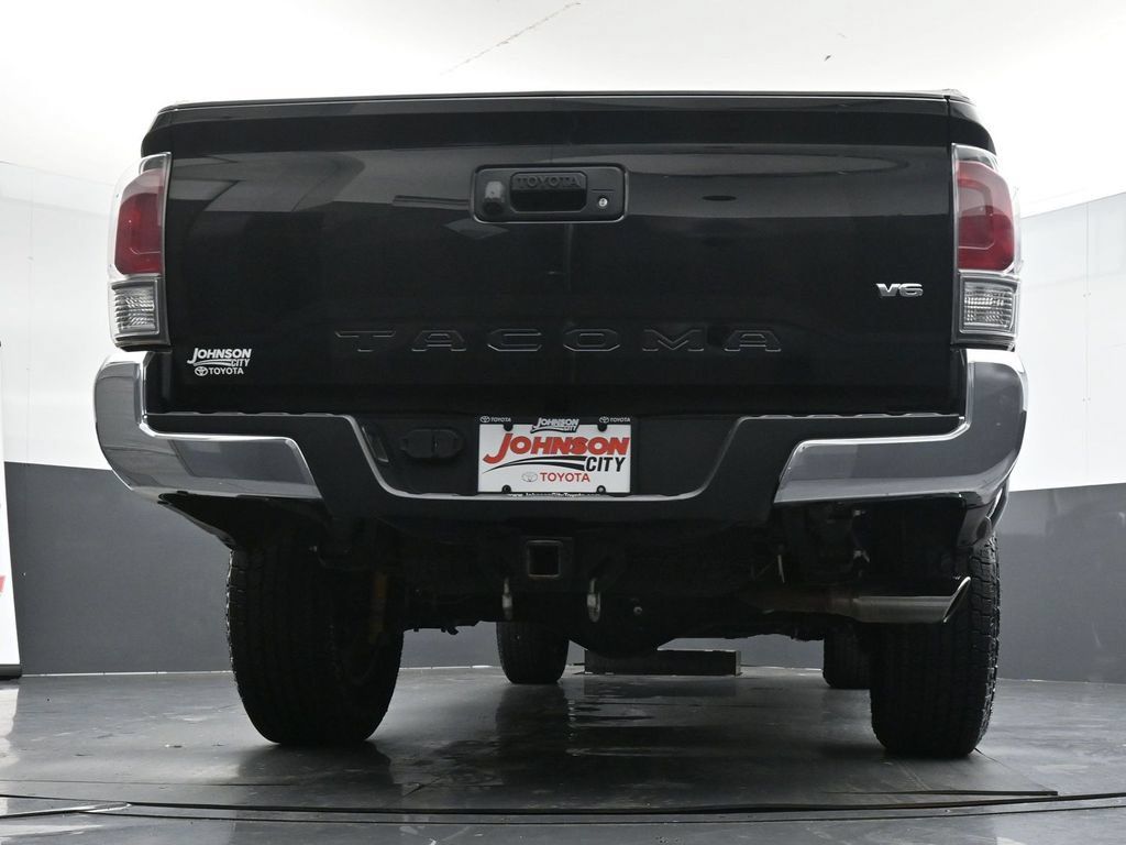 Used 2022 Toyota Tacoma TRD Off-Road AWD/4WD image 38
