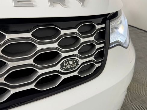 Used 2024 Land Rover Discovery S image 38