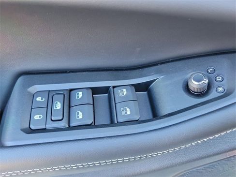 New 2025 Jeep Grand Cherokee Altitude image 17