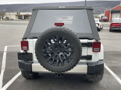 Used 2017 Jeep Wrangler Unlimited Sahara w/ Max Tow Package image 4