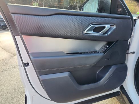 Used 2022 Land Rover Range Rover Velar R-Dynamic S image 21