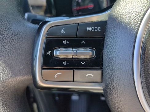 Used 2023 Kia Sorento LX FWD image 28