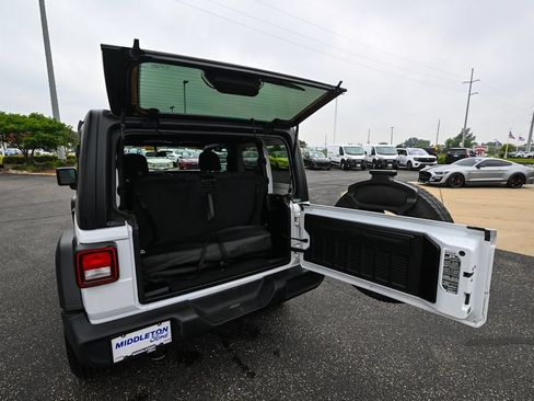 Used 2022 Jeep Wrangler Sport AWD/4WD image 16
