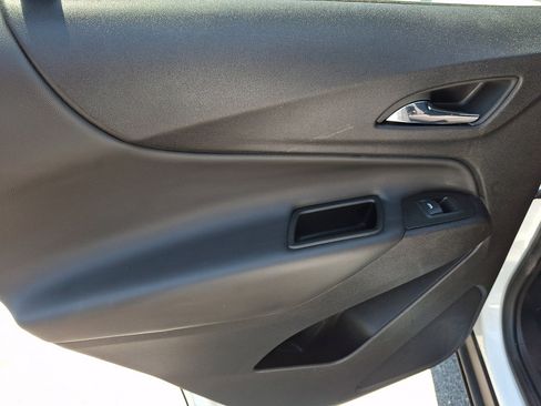 Used 2024 Chevrolet Equinox LT FWD image 19