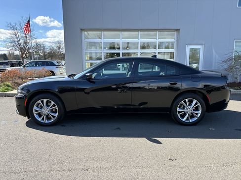 Used 2022 Dodge Charger SXT w/ Navigation & Travel Group image 2