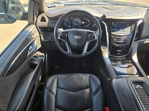 Used 2020 Cadillac Escalade ESV Platinum AWD/4WD image 19