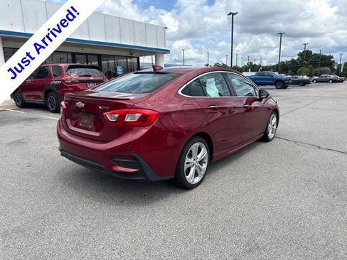 Used 2017 Chevrolet Cruze Premier FWD image 3