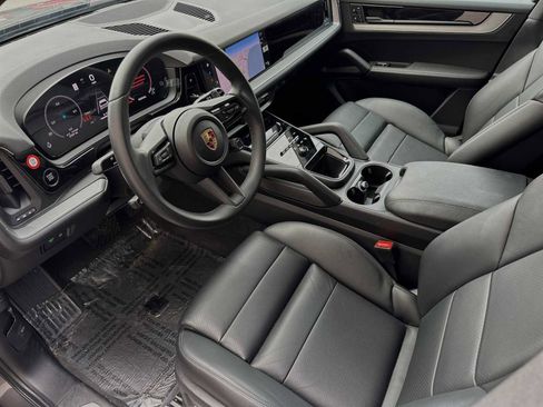 Certified 2024 Porsche Cayenne image 4