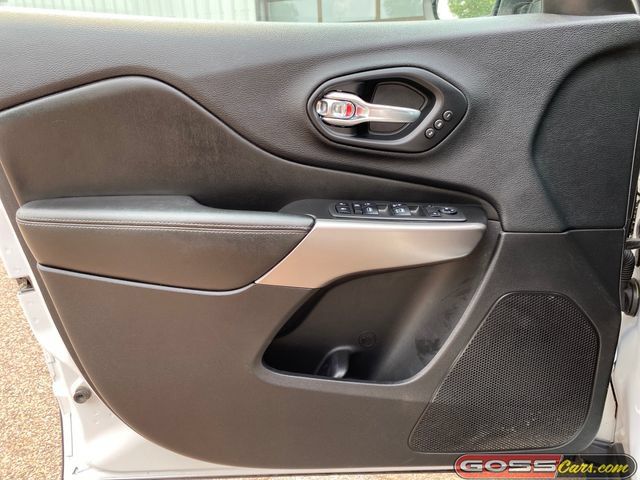Used 2019 Jeep Cherokee Limited AWD/4WD image 23