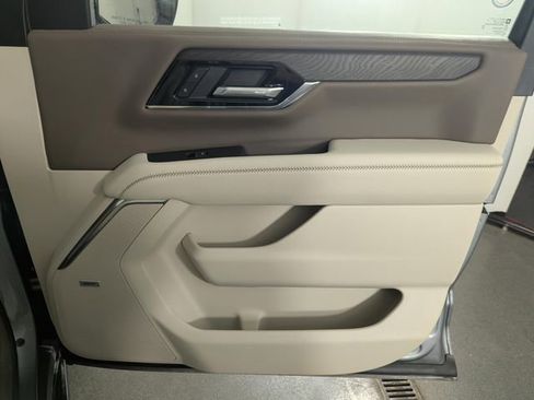 Used 2025 GMC Yukon Denali w/ Sun & Power Step Package image 22