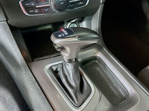 Used 2022 Dodge Charger SXT RWD image 16