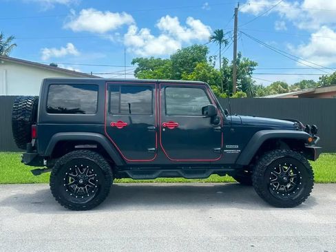 Used 2017 Jeep Wrangler Unlimited Sport w/ Quick Order Package 24S AWD/4WD image 3